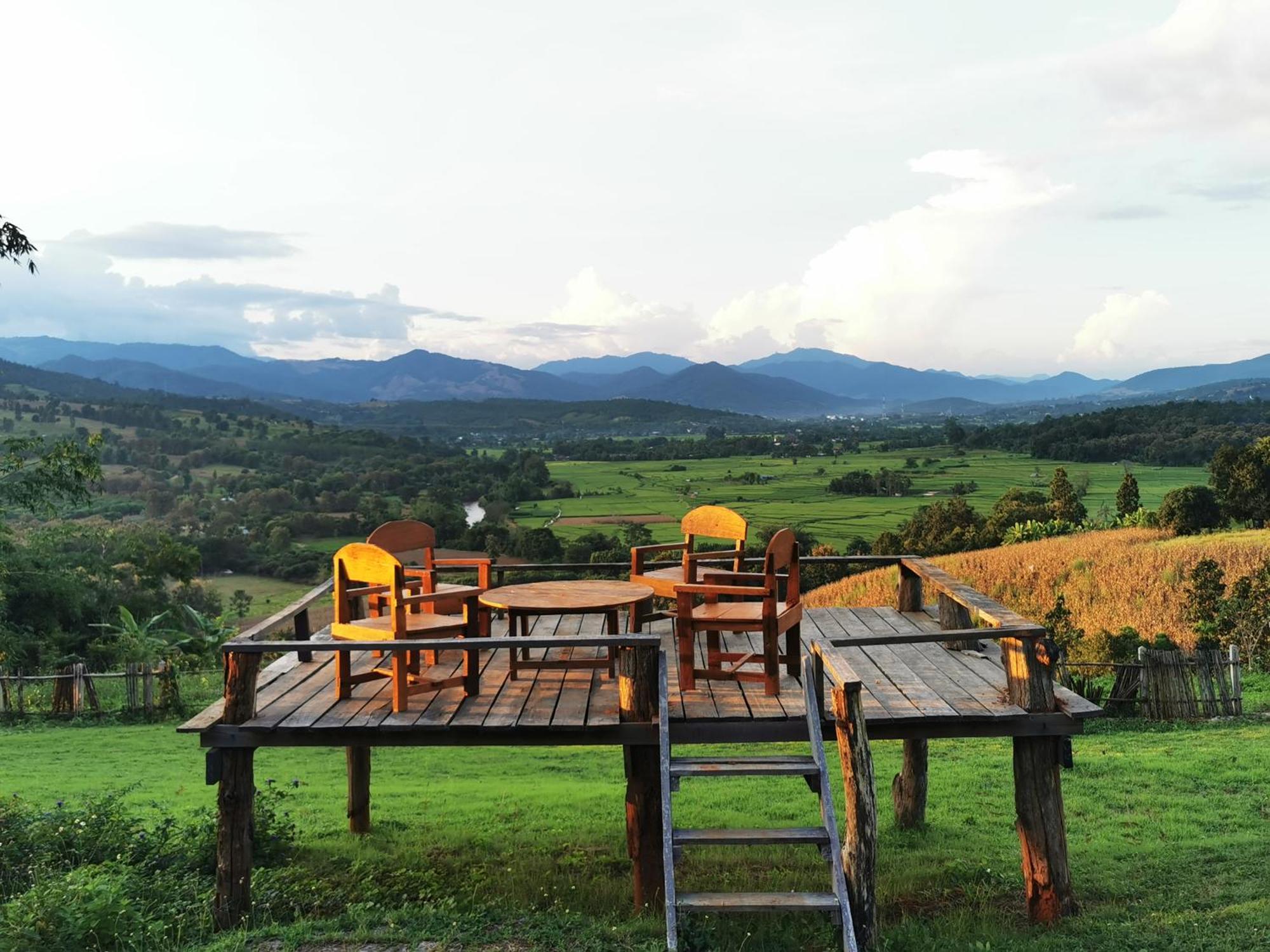 Hotel มนต์เมืองแจ่ม à Mae Chaem Extérieur photo