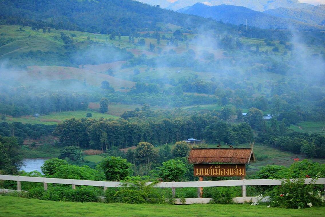 Hotel มนต์เมืองแจ่ม à Mae Chaem Extérieur photo