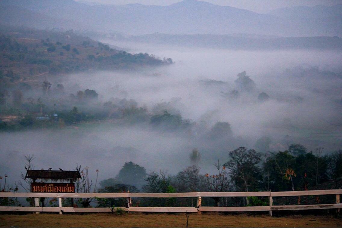 Hotel มนต์เมืองแจ่ม à Mae Chaem Extérieur photo