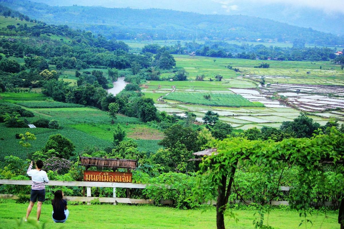 Hotel มนต์เมืองแจ่ม à Mae Chaem Extérieur photo