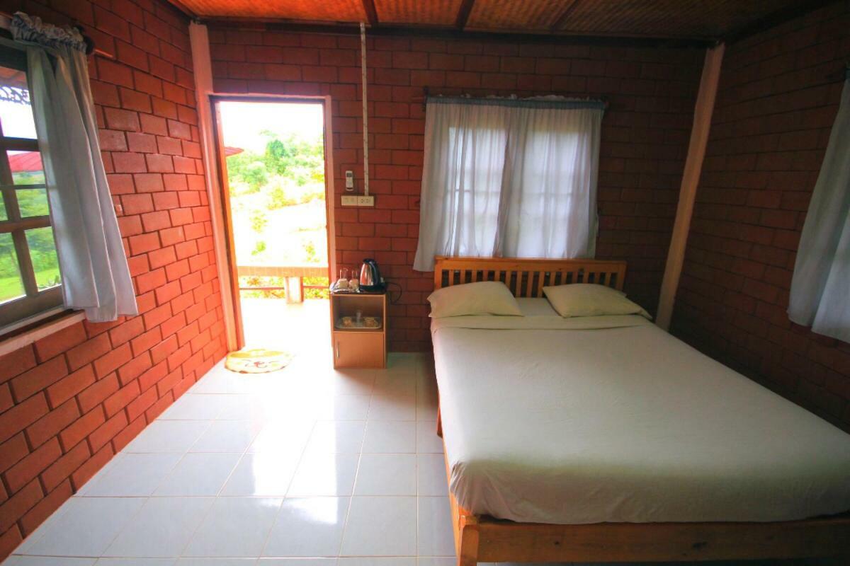 Hotel มนต์เมืองแจ่ม à Mae Chaem Extérieur photo